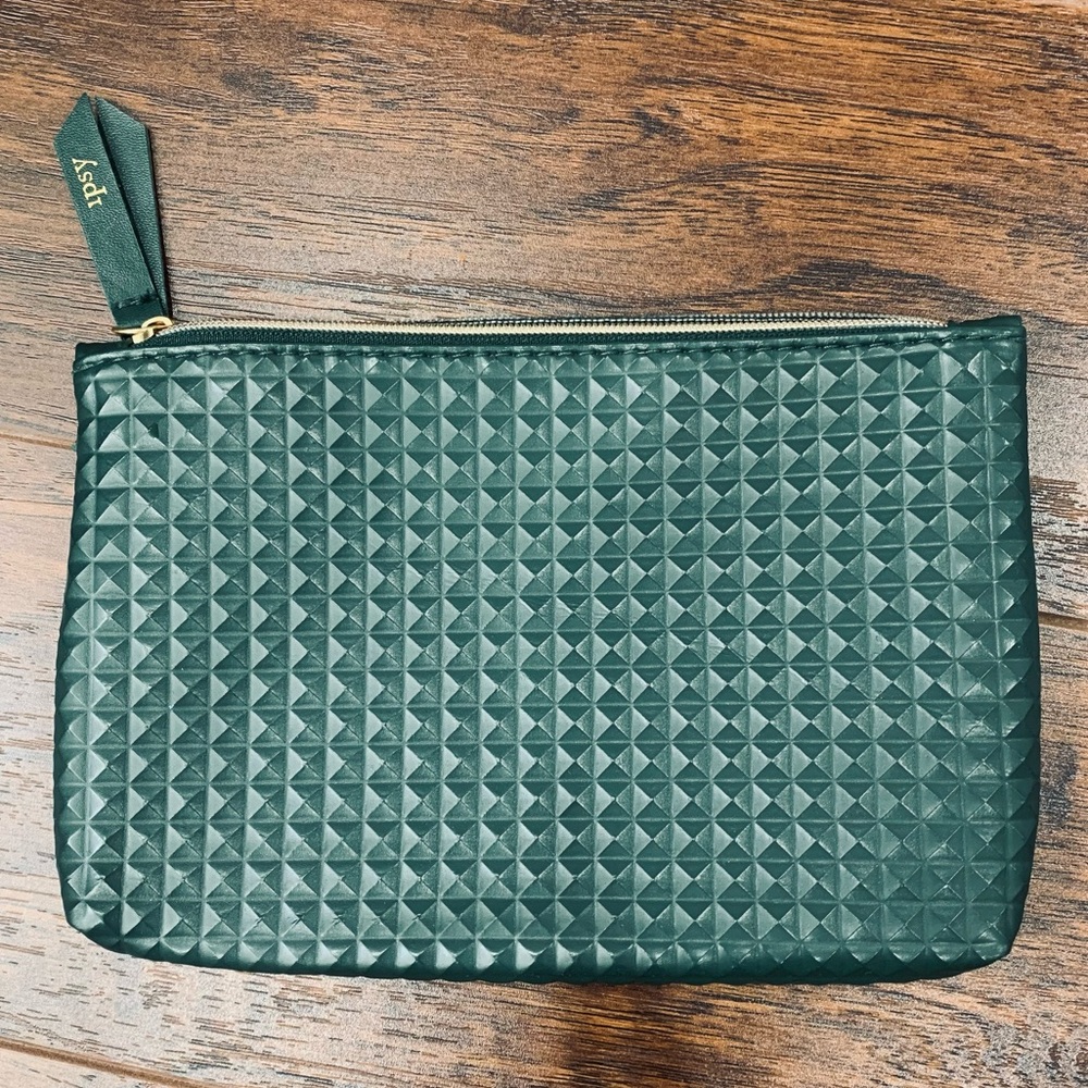 ✨FREE Ipsy Cosmetic Makeup Bag✨